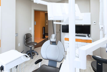 Modern equipment and high-end technology at the dental practice The Accolade Dental Centre, Toronto.