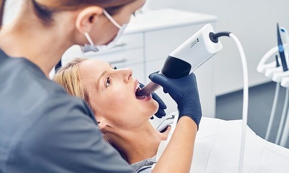 Female patient is scanned with Primescan