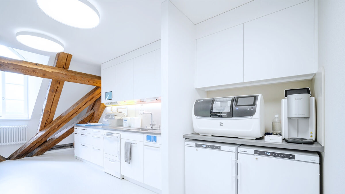 Lab room with CEREC Primemill and CEREC SpeedFire sintering furnace.